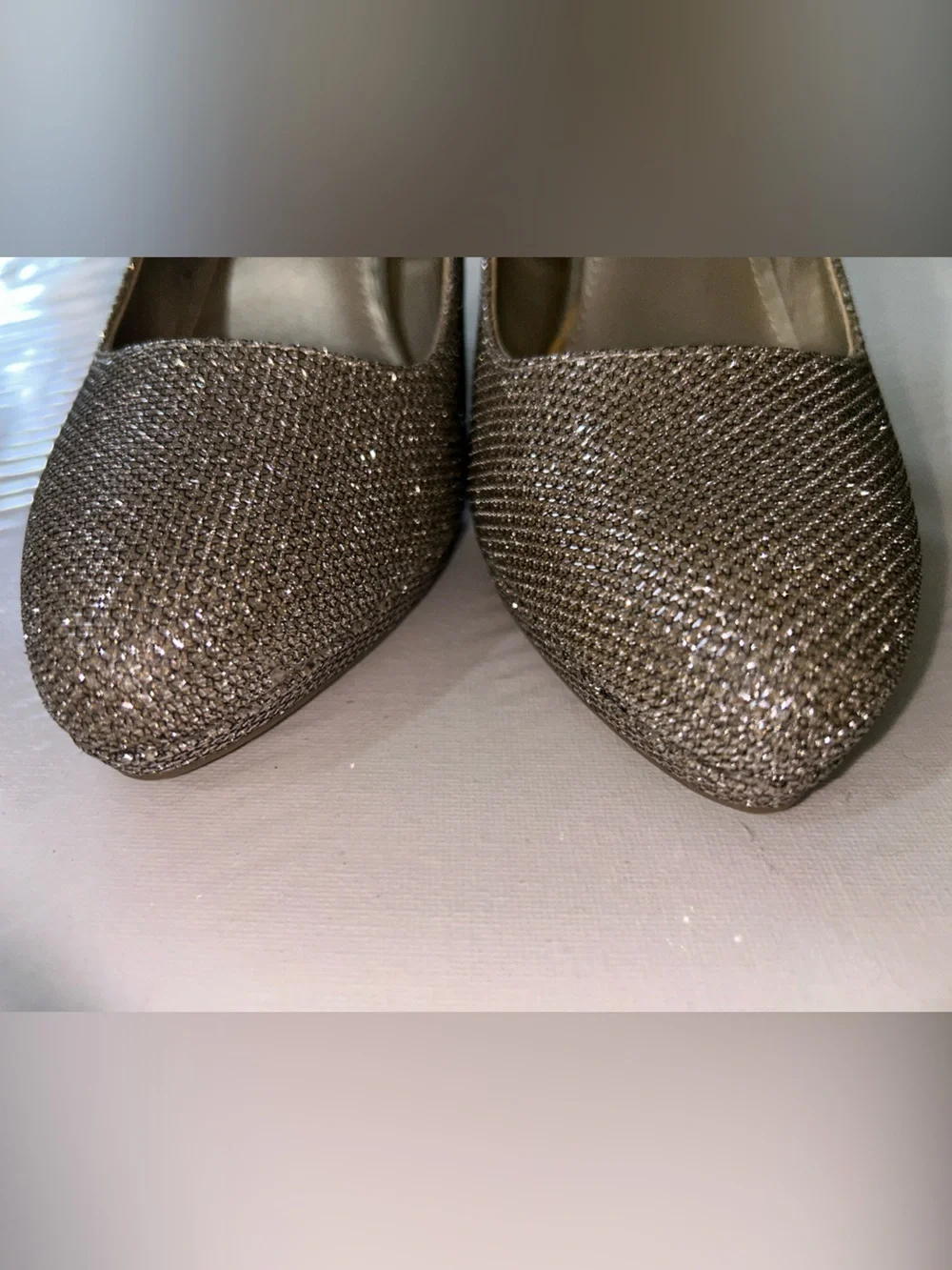 NWOB Bandolino Women's Glitter Pointed Heels in Gold